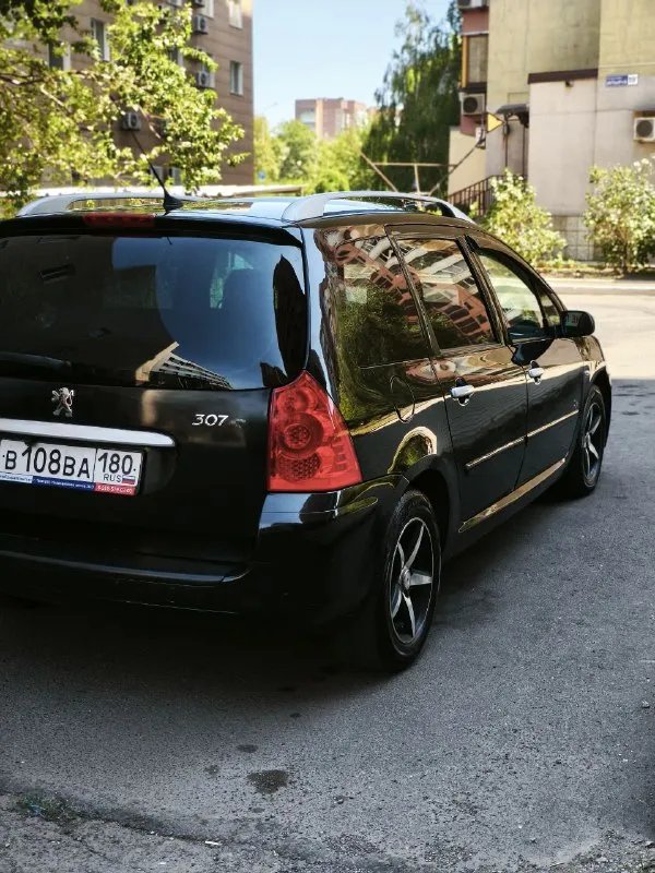 Продам свой пежо 307 св. 2007 г. в. авто полностью обслужен, вложений не требует реальный пробег 187 000. для своих лет в хорошем состоянии. работает все. комплектация, все стеклоподьемники, усилитель руля, климат контроль, панорама, хорошая музыка. навигация, камера заднего вида. владею авто более двух лет, отличный удобный, очень надёжный и доступный в обслуживании авто. цена 550 000. торг при осмотре! +7 949 326 65 20 - фотография - 7