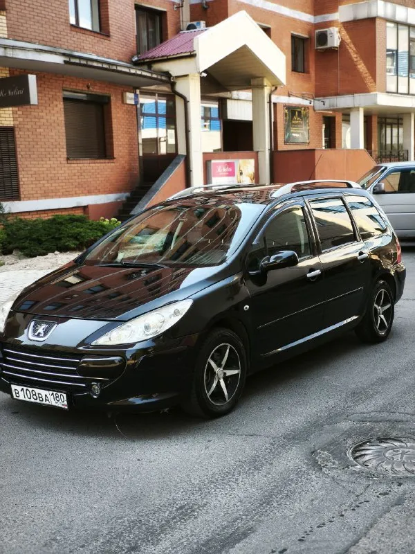Продам свой пежо 307 св. 2007 г. в. авто полностью обслужен, вложений не требует реальный пробег 187 000. для своих лет в хорошем состоянии. работает все. комплектация, все стеклоподьемники, усилитель руля, климат контроль, панорама, хорошая музыка. навигация, камера заднего вида. владею авто более двух лет, отличный удобный, очень надёжный и доступный в обслуживании авто. цена 550 000. торг при осмотре! +7 949 326 65 20 - фотография - 9