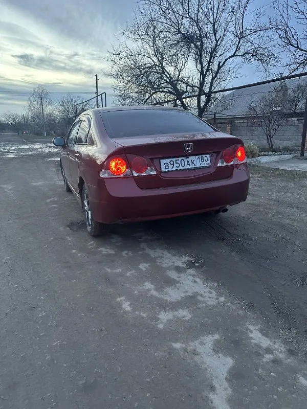 Honda civic 2007 г. ; 1.8 (атмосферный двигатель); акпп; японская сборка; собственник, продажа с полным переоформлением; установлено гбо (пропан) 55 л. (вписано в птс); установлен планшет teyes с голосовым управлением; новая зимняя резина nexen (корейская) в комплекте, сейчас на летней; 380 пробег; 750 тыс. руб. ; авто в неплохом техническом состоянии, нет посторонних шумов, всё ремонтировал своевременно и по возможности оригинальными запчастями. осмотр авто в енакиево/горловка; +7-949-648-62-29 - фотография - 3