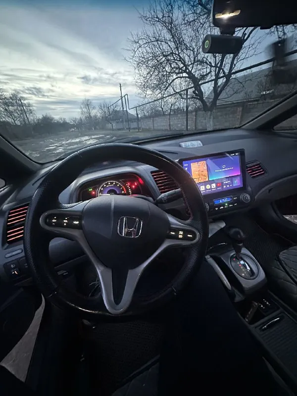 Honda civic 2007 г. ; 1.8 (атмосферный двигатель); акпп; японская сборка; собственник, продажа с полным переоформлением; установлено гбо (пропан) 55 л. (вписано в птс); установлен планшет teyes с голосовым управлением; новая зимняя резина nexen (корейская) в комплекте, сейчас на летней; 380 пробег; 750 тыс. руб. ; авто в неплохом техническом состоянии, нет посторонних шумов, всё ремонтировал своевременно и по возможности оригинальными запчастями. осмотр авто в енакиево/горловка; +7-949-648-62-29 - фотография - 7