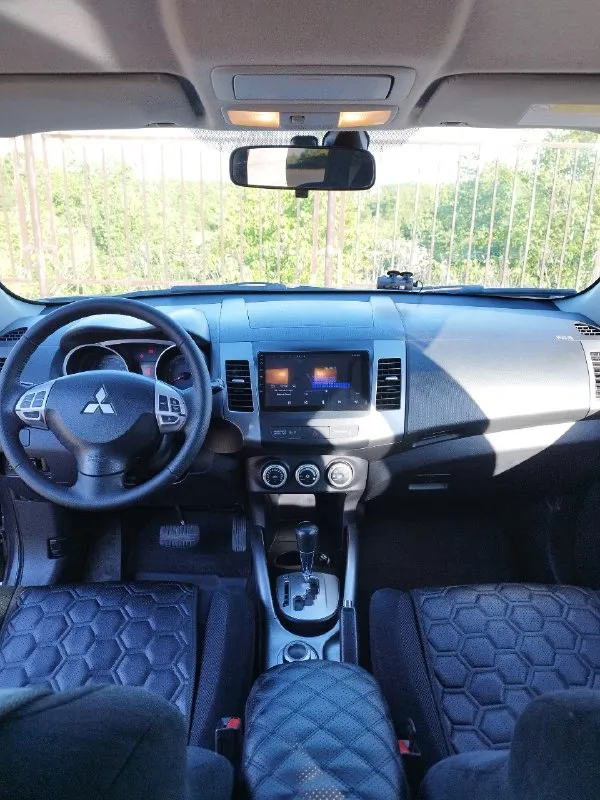 Продам mitsubishi outlander xl, 2008 года выпуска. машина куплена в автосалоне донецка. двигатель 4b12 объемом 2.4 л, коробка автоматическая ( вариатор ), установлено газовое оборудование. пробег 220 тыс км. автомобиль исправен и ухожен, масло не ест, коробка не питается, ходовая не тарабанит. в птс первый хозяин, учёт рф. хорошая комплектация, есть все для комфортной езды : подключаемый полный привод ( с функцией блокировки ), климат-контроль, круиз-контроль, датчики дождя, света, мультируль, электропакет, подогрев сидений, современная магнитола, диски r18, тонировка, сигнализация, 2 ключа, большой багажник. автомобиль идеально подходит для большой семьи. цена : 1млн 100 тыс руб. обмен не интересует. продажа в связи с покупкой нового авто. торг у капота. авто находится в донецке, мкр текстильщик. больше фото по запросу. игорь +79493281522 📞 звоните: +7(949)3281522 - фотография - 9
