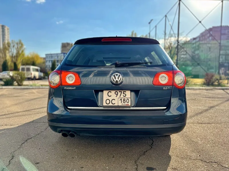Volkswagen passat b6 (2007) 2.0 tfsi акпп 200 л. с. | 9 500 usd комфортное и вместительное авто, пригнано из америки в 2017 году, в редком сочетании надёжного мотора и кузова, в хорошем, ухоженном состоянии. расход топлива, город / трасса / смешанный – 12 / 6.8 / 9 л. / 100 км тип двигателя / марка топлива / бак – бензин / аи-98 / 70 л. полная масса / разгон до 100 км/ч – 2 150 кг / 7.9 сек. vin-код: wvwtk73c57e218244 пробег: 205 000 км по кузову авто не битое, не гнилое, но не идеальное, по лкп есть моменты, поэтому цена ниже рыночной. по ходовой всё нормально. использовалось мало, в основном по городу в сухую погоду, как машина выходного дня, для семьи, поездок на работу и на море. размеры кузова: длина / высота – 4 774 мм / 1 517 мм ширина / клиренс – 1 820 мм / 150 мм в салоне не курили. вовремя менялось масло, фильтры и прочие расходники. резина хорошая, лето + зима. диски 205/55 r16. продажа не спешная, в связи с покупкой авто классом выше. богатая комплектация: п 📞 звоните: +7(949)3418803 - фотография - 2