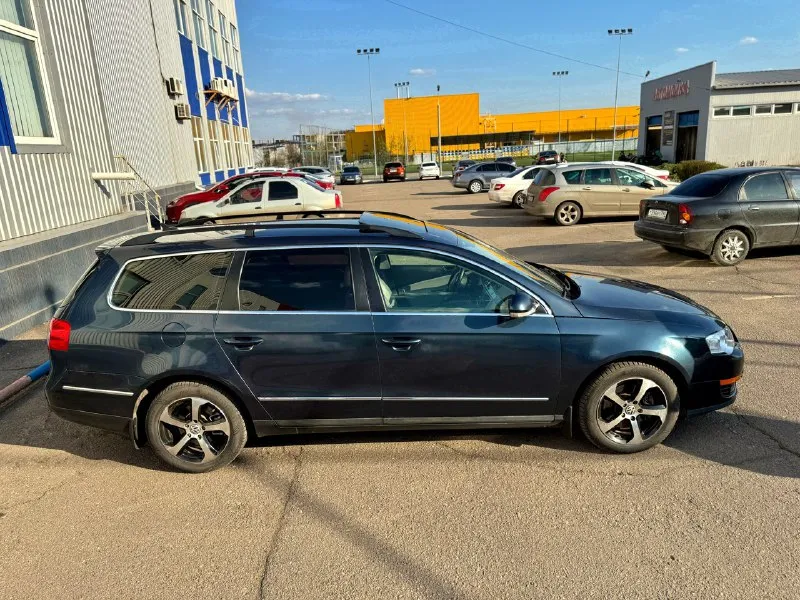 Volkswagen passat b6 (2007) 2.0 tfsi акпп 200 л. с. | 9 500 usd комфортное и вместительное авто, пригнано из америки в 2017 году, в редком сочетании надёжного мотора и кузова, в хорошем, ухоженном состоянии. расход топлива, город / трасса / смешанный – 12 / 6.8 / 9 л. / 100 км тип двигателя / марка топлива / бак – бензин / аи-98 / 70 л. полная масса / разгон до 100 км/ч – 2 150 кг / 7.9 сек. vin-код: wvwtk73c57e218244 пробег: 205 000 км по кузову авто не битое, не гнилое, но не идеальное, по лкп есть моменты, поэтому цена ниже рыночной. по ходовой всё нормально. использовалось мало, в основном по городу в сухую погоду, как машина выходного дня, для семьи, поездок на работу и на море. размеры кузова: длина / высота – 4 774 мм / 1 517 мм ширина / клиренс – 1 820 мм / 150 мм в салоне не курили. вовремя менялось масло, фильтры и прочие расходники. резина хорошая, лето + зима. диски 205/55 r16. продажа не спешная, в связи с покупкой авто классом выше. богатая комплектация: п 📞 звоните: +7(949)3418803 - фотография - 4