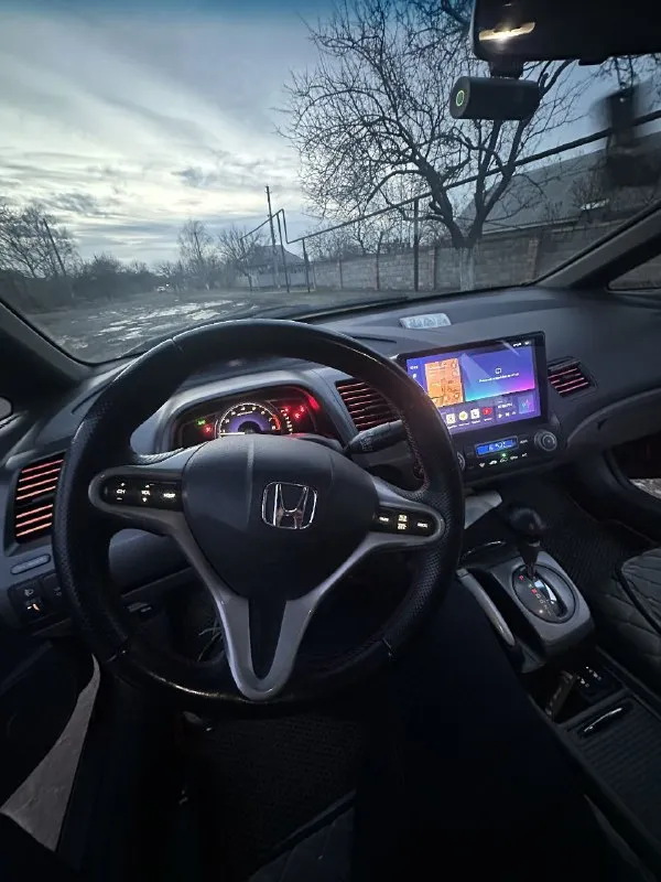 Honda civic 2007 г. ; 1.8 (атмосферный двигатель); японская сборка; собственник, продажа с полным переоформлением; установлено (пропан) 55 л. (вписано в птс); установлен планшет teyes с голосовым управлением; новая зимняя резина nexen (корейская) в комплекте, сейчас на летней; 380 пробег; 750 тыс. руб. ; авто в неплохом техническом состоянии, нет посторонних шумов, всё ремонтировал своевременно и по возможности оригинальными запчастями. осмотр авто в енакиево/горловка; +7-949-648-62-29 📲 tg: @vadim_yurievich 📞 звоните: +7(949)6486229 - фотография - 6