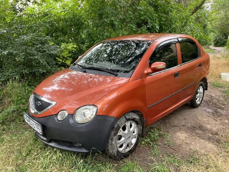 Продам лифтбєк чери qq6 джаги 1,3 2008 года выпуска, австрийский чугунный 16 клапанный двигатель 90 л. с., прямой впрыск, кпп - 5 ст. механика, сборка чери китай, конденционер, музыка мр3, 4 электро- стеклоподъемника, тонировка, центральный замок с сигнализацией, электрорегулировка боковых зеркал, подогрев заднего стекла, пробег - 119 тыс. км реальный. в дтп не участвовал. ..езжу каждый день делать ничего не надо, сел поехал. ..я собственник. ..перекупам не беспокоить. .. гаражное хранение. в подарок покупателю: 2 комплекта резины (зима - шипованный кордиант сноу кросс - износ минимум) на железных оригинальных дисках оба комплекта, защита двигателя от плохих дорог оригинальная, расходники и в обслуживание всё доступно. ..и не дорого. цена - 350 тыс. руб. (торг у капота) роман +79493846473 г. горловка 📞 звоните: +7(949)3846473 - фотография - 7