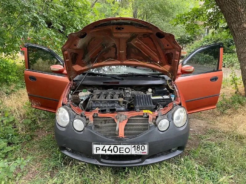 Продам лифтбєк чери qq6 джаги 1,3 2008 года выпуска, австрийский чугунный 16 клапанный двигатель 90 л. с., прямой впрыск, кпп - 5 ст. механика, сборка чери китай, конденционер, музыка мр3, 4 электро- стеклоподъемника, тонировка, центральный замок с сигнализацией, электрорегулировка боковых зеркал, подогрев заднего стекла, пробег - 119 тыс. км реальный. в дтп не участвовал. ..езжу каждый день делать ничего не надо, сел поехал. ..я собственник. ..перекупам не беспокоить. .. гаражное хранение. в подарок покупателю: 2 комплекта резины (зима - шипованный кордиант сноу кросс - износ минимум) на железных оригинальных дисках оба комплекта, защита двигателя от плохих дорог оригинальная, расходники и в обслуживание всё доступно. ..и не дорого. цена - 350 тыс. руб. (торг у капота) роман +79493846473 г. горловка 📞 звоните: +7(949)3846473 - фотография - 9