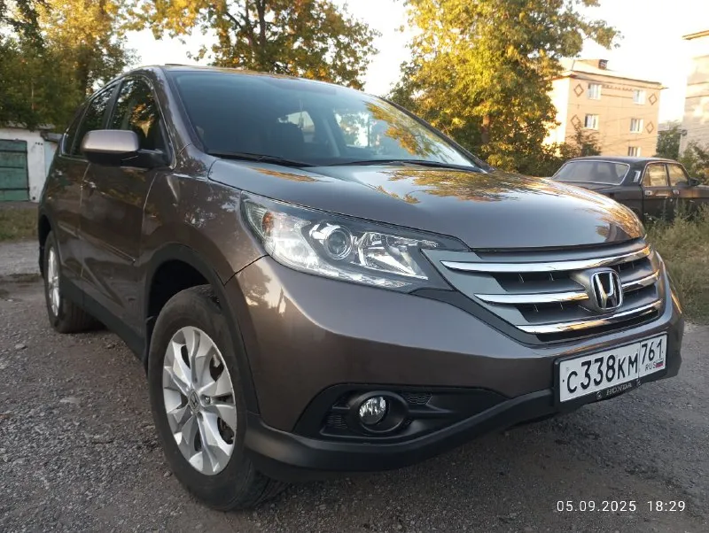 Honda срв 2013г. двигатель 2.4 бензин 190л. с. , автомат, полный привод, кондиционер, круиз, стеклоподъёмники, камера заднего вида, люк, датчик света. машина полностью обслужена, всё жидкости заменены:мосты, коробка, двигатель. свечи новые. сигнализация стар лайн с автозапуском. комплект зимних шин. +79493739606 звонить по этому номеру. 📞 звоните: +7(949)3739606 - фотография - 6