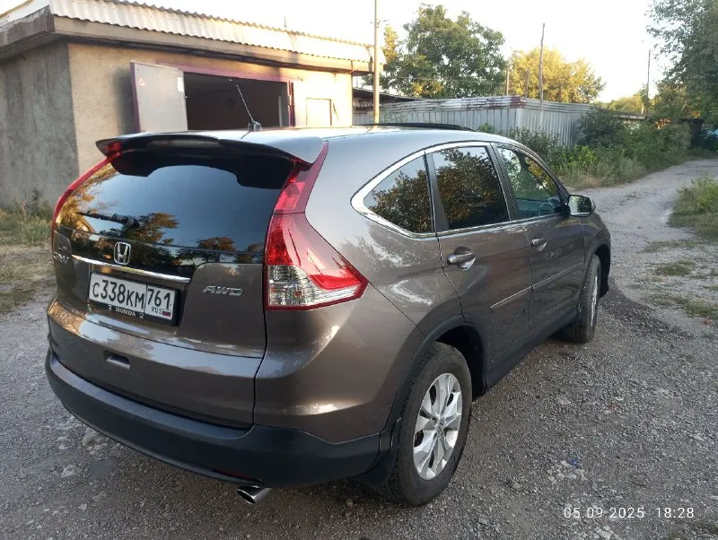 Honda срв 2013г. двигатель 2.4 бензин 190л. с. , автомат, полный привод, кондиционер, круиз, стеклоподъёмники, камера заднего вида, люк, датчик света. машина полностью обслужена, всё жидкости заменены:мосты, коробка, двигатель. свечи новые. сигнализация стар лайн с автозапуском. комплект зимних шин. +79493739606 звонить по этому номеру. 📞 звоните: +7(949)3739606 - фотография - 8