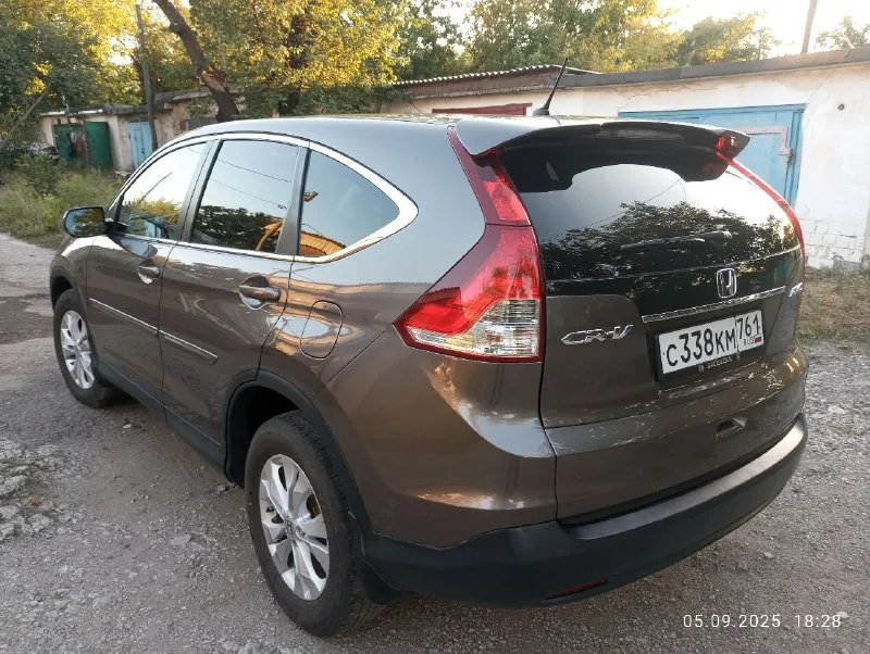 Honda срв 2013г. двигатель 2.4 бензин 190л. с. , автомат, полный привод, кондиционер, круиз, стеклоподъёмники, камера заднего вида, люк, датчик света. машина полностью обслужена, всё жидкости заменены:мосты, коробка, двигатель. свечи новые. сигнализация стар лайн с автозапуском. комплект зимних шин. +79493739606 звонить по этому номеру. 📞 звоните: +7(949)3739606 - фотография - 9