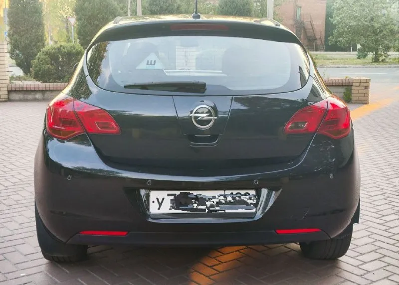 Opel astra j 2011 1.6(115 л. с.) пробег- 175.000 км. 1 хозяин. комплектация-active+ автомобиль в отличном состоянии, полностью обслужен по регламенту, бережная эксплуатация! центральный замок. сигнализация. ходовые огни. задний парктроник. эл. зеркала с подогревом. 4 эл. стекла. подогрев сидений и руля. климат контроль. круиз контроль. мультируль. штатная магнитола. датчик дождя. датчик света. кожаный руль. громкая связь. usb, aux, bluetooth. противотуманные фары. легкосплавные диски r17 с хорошей летней резиной. мотор, коробка, ходовая- отлично! салон чистый, ухоженный! юридически чистый! цена: 690.000 руб. тел: +79496462713 - фотография - 7