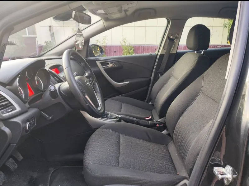 Opel astra j 2011 1.6(115 л. с.) пробег- 175.000 км. 1 хозяин. комплектация-active+ автомобиль в отличном состоянии, полностью обслужен по регламенту, бережная эксплуатация! центральный замок. сигнализация. ходовые огни. задний парктроник. эл. зеркала с подогревом. 4 эл. стекла. подогрев сидений и руля. климат контроль. круиз контроль. мультируль. штатная магнитола. датчик дождя. датчик света. кожаный руль. громкая связь. usb, aux, bluetooth. противотуманные фары. легкосплавные диски r17 с хорошей летней резиной. мотор, коробка, ходовая- отлично! салон чистый, ухоженный! юридически чистый! цена: 690.000 руб. тел: +79496462713 - фотография - 9