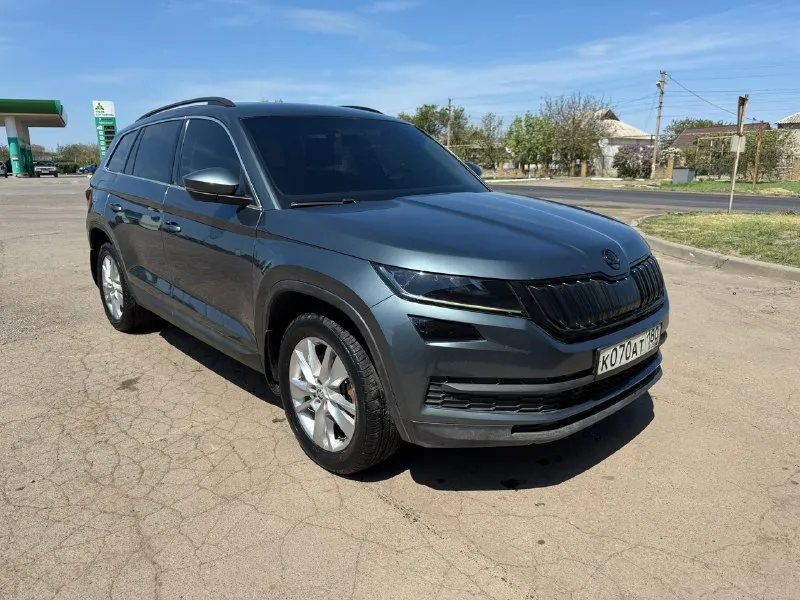 Продам skoda kodiaq 2019 год пробег 158000км полный привод двигатель 2.0 европа 190 лошадей автомобиль в хорошем техническом состоянии, полностью обслужен. полная шумо виброизоляция. замена масла каждые 7 тысяч км. новая резина, аккумулятор, тормозные диски и колодки. стоит магнитола teyes cc3 2к, динамики alphard. чистый европеец, двигатель с завода с увидиченной турбиной на 190 лошадей и 400 момента. едет очень хорошо. цена 2000000 рублей +79493370188 📞 звоните: +7(949)3370188 - фотография - 2