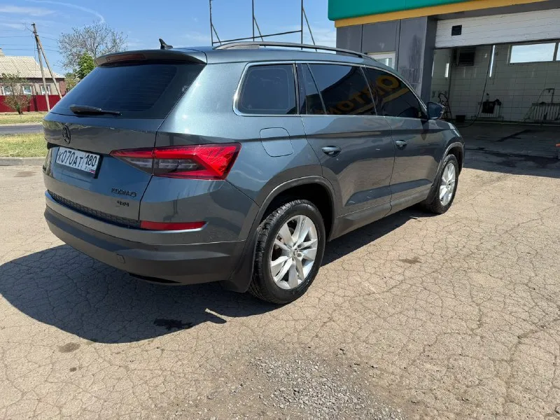 Продам skoda kodiaq 2019 год пробег 158000км полный привод двигатель 2.0 европа 190 лошадей автомобиль в хорошем техническом состоянии, полностью обслужен. полная шумо виброизоляция. замена масла каждые 7 тысяч км. новая резина, аккумулятор, тормозные диски и колодки. стоит магнитола teyes cc3 2к, динамики alphard. чистый европеец, двигатель с завода с увидиченной турбиной на 190 лошадей и 400 момента. едет очень хорошо. цена 2000000 рублей +79493370188 📞 звоните: +7(949)3370188 - фотография - 4