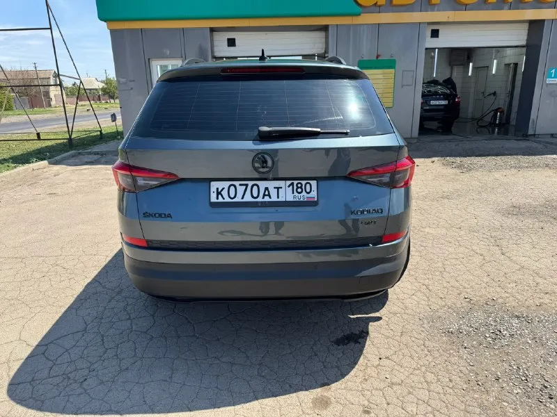 Продам skoda kodiaq 2019 год пробег 158000км полный привод двигатель 2.0 европа 190 лошадей автомобиль в хорошем техническом состоянии, полностью обслужен. полная шумо виброизоляция. замена масла каждые 7 тысяч км. новая резина, аккумулятор, тормозные диски и колодки. стоит магнитола teyes cc3 2к, динамики alphard. чистый европеец, двигатель с завода с увидиченной турбиной на 190 лошадей и 400 момента. едет очень хорошо. цена 2000000 рублей +79493370188 📞 звоните: +7(949)3370188 - фотография - 5