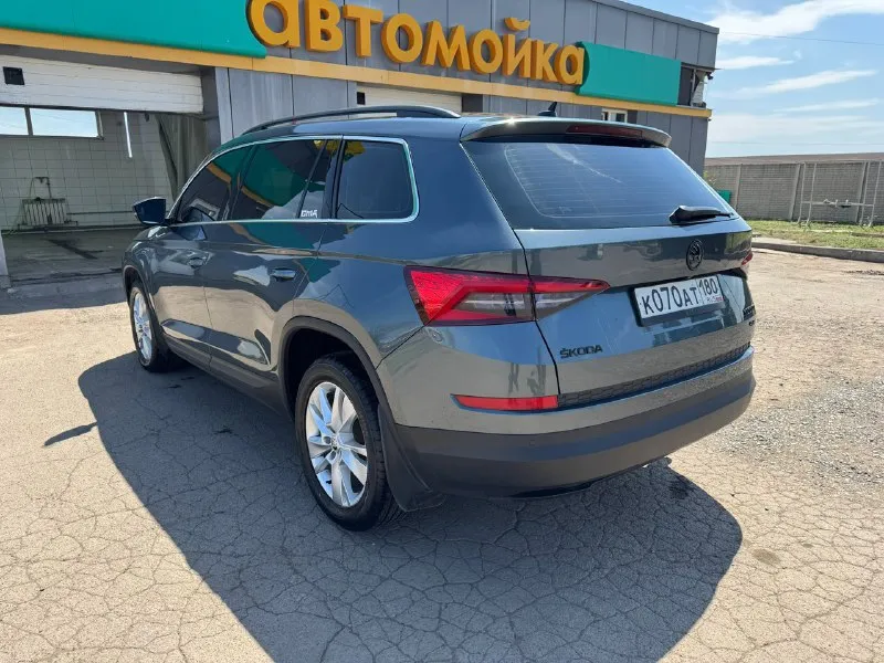Продам skoda kodiaq 2019 год пробег 158000км полный привод двигатель 2.0 европа 190 лошадей автомобиль в хорошем техническом состоянии, полностью обслужен. полная шумо виброизоляция. замена масла каждые 7 тысяч км. новая резина, аккумулятор, тормозные диски и колодки. стоит магнитола teyes cc3 2к, динамики alphard. чистый европеец, двигатель с завода с увидиченной турбиной на 190 лошадей и 400 момента. едет очень хорошо. цена 2000000 рублей +79493370188 📞 звоните: +7(949)3370188 - фотография - 6