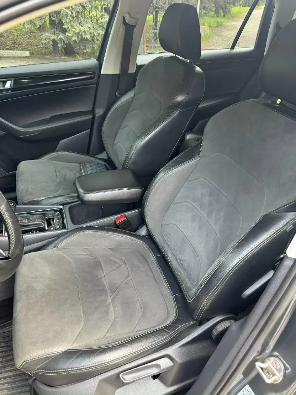 Продам skoda kodiaq 2019 год пробег 158000км полный привод двигатель 2.0 европа 190 лошадей автомобиль в хорошем техническом состоянии, полностью обслужен. полная шумо виброизоляция. замена масла каждые 7 тысяч км. новая резина, аккумулятор, тормозные диски и колодки. стоит магнитола teyes cc3 2к, динамики alphard. чистый европеец, двигатель с завода с увидиченной турбиной на 190 лошадей и 400 момента. едет очень хорошо. цена 2000000 рублей +79493370188 📞 звоните: +7(949)3370188 - фотография - 9