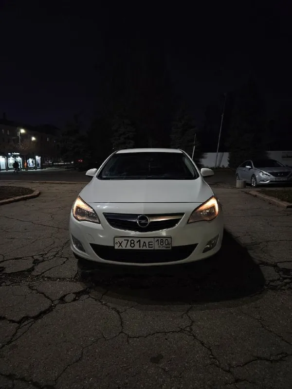 Opel atstra j 2011 1.6 механика пробег 240000км комплектация: подогрев руля, подогрев сидений, подог... - фотография