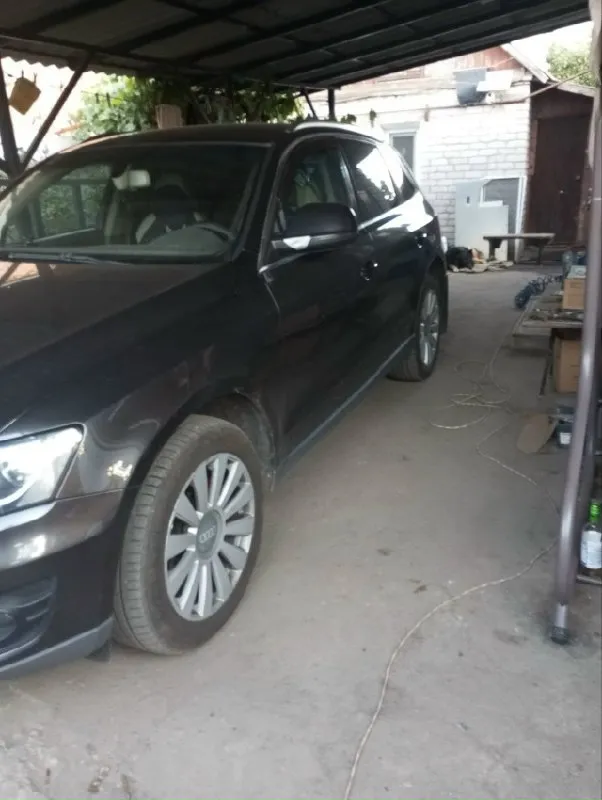 Продам audi q 5.2010 г. машина в хорошем состоянии. поменяны цепи грм, новые форсунки и сцепление. акб тоже новый. обслужена. масла поменяны. я собственник, не перекуп. продается в связи с жизненной необходимостью. машина хорошей комплектации. подробности по +7949 5115443. цена 1600 000 📞 звоните: +7(949)5115443 - фотография - 5