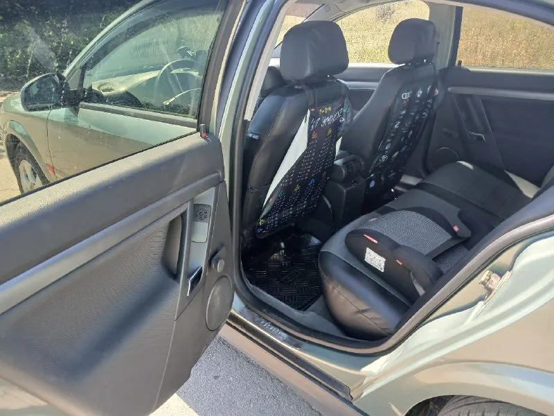 Продам opel vectra c 2002 г. в. коробка f17; механика 5 ст; двигатель: 1.8 122 л. с. z18xe. во владении 5 лет (арестов и запретов нет ) для своих годов машина в хорошем состоянии, не гнилая по кузову возрастные недочеты кузов оцинкован полез лак на бампере (на фото видно ). хорошая комплектация: -электростеклоподъемники передние -электро зеркала с подогревом - кондиционер 2 зонный климат контроль ( заправлен, работает отлично ) -камера заднего вида -сиденья с подогревом -мультимедиа с навигацией - регулировка руля по вылету -регулировка руля по высоте -центральный замок -система стабилизации (esp) -подушки безопасности боковые -подушка безопасности водителя -подушка безопасности пассажира -антиблокировочная система (abs) -круиз контроль все что должно гореть и светится-работает цена 500 т р торг у капота тел +7 949 5958174 владимир 📞 звоните: +7(949)5958174 - фотография - 6