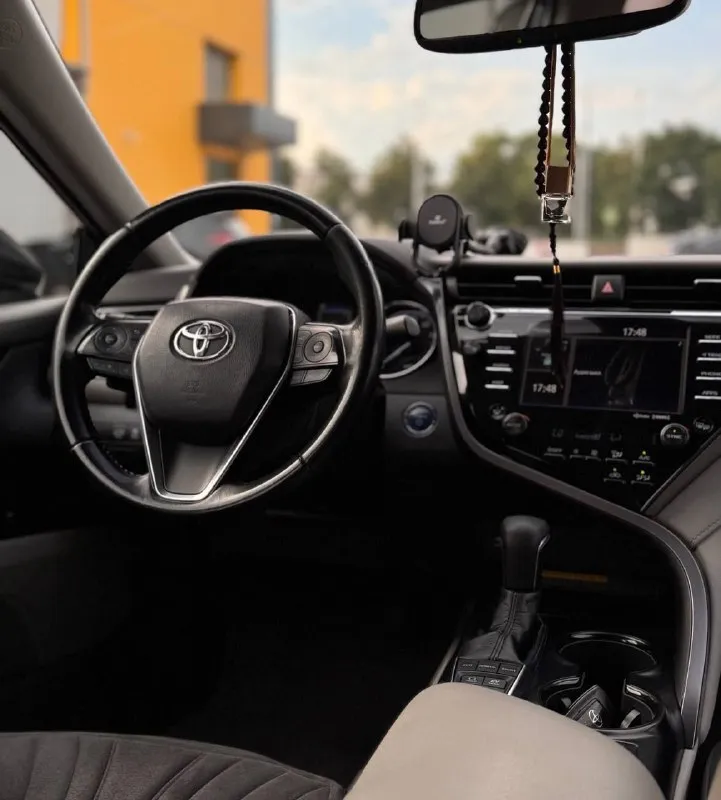 Продам отличный семейный автомобиль. полностью обслужен toyota camry 70 hybrid цена-2.650.000 год-2019 -2.5 hybrid коробка-автомат привод-передний пробег-145.000km +79493086555 📲 tg: альбина 📞 звоните: +7(949)3086555 - фотография - 8
