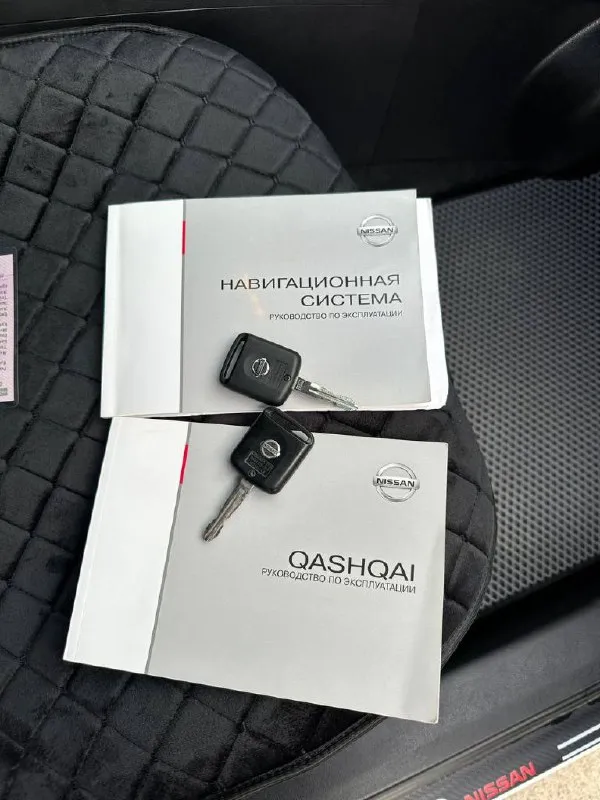 Продам свой автомобиль qashqai ( рестайлинг) 2010 г. в. , 2.0 (141 л. с. ), кпп: m-cvt vin: sjnfbaj10u2130111 автомобиль в хорошем состоянии. юридически чист. собственник. автотека зеленая кузов оцинкованный, ржавчины, гнили нет птс оригинал без дтп, вся безопасность целая, оригинальная оригинальный пробег 213 445 км стекла родные, кроме лобового (заменено ввиду трещины) двигатель работает отлично, расхода масла нет, не стучит, не троит. коробка переключает без рывков и пинков, работает хорошо. 30.07.2025 заменено масло в двигателе и вариаторе со всеми фильтрами, заменен салонный фильтр. 01.08.2025 установлен новый agm аккумулятор. ранее заменены передняя стойка и ступица в сборе. ходовая часть в норме. комплектация acenta: 4 эл подъёмника; подогревы сидений и зеркал; климат-контроль двухзонный; круиз- контроль; кожаный руль; мультимедиа bluetooth/навигация ✅камера заднего вида ! ✅освещение ксенон (основной свет и птф) ✅ мультируль abc, esp салон тканевый, чистый, 📞 звоните: +7(949)3249946 - фотография - 7