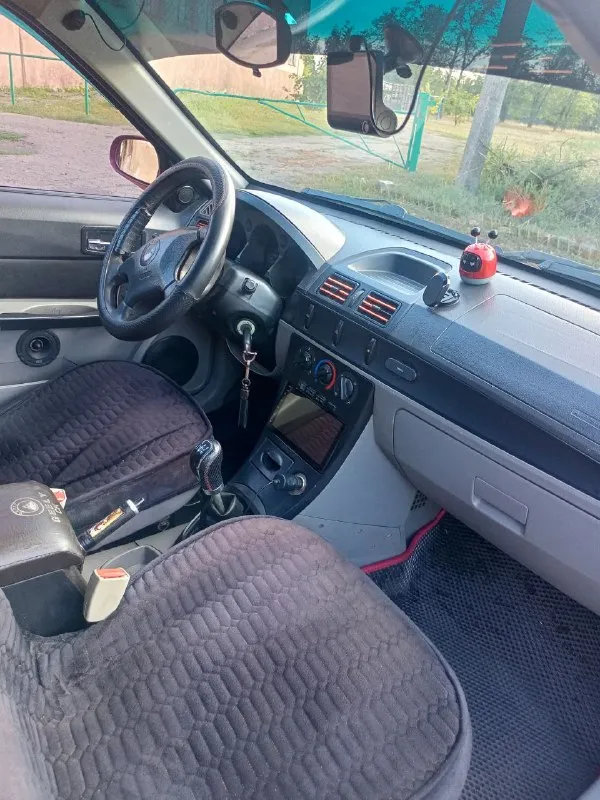 Продам geely ck 2008 г. в., бензин/газ, (газовое оборудование снято по ненадобности, оборудование отдам вместе с машиной), машина в отличном состоянии, на ходу, пробег 120 т. , мотор 1,5. по комплектации 4 электростеклоподъемника, кондиционер, гур, регулировка руля по высоте, камера заднего вида, магнитофон + усилитель, штатный подлокотник, титановые диски, хорошая летняя резина. машина обслужена, заменены фильтры, свечи, ремни, все жидкости, новое сцепление, тормозные колодки, суппорта. ходовка, кпп в идеале, документы в порядке. цена 350 000р. +7949 365 69 63 снежное 📞 звоните: +7(949)3656963 - фотография - 6