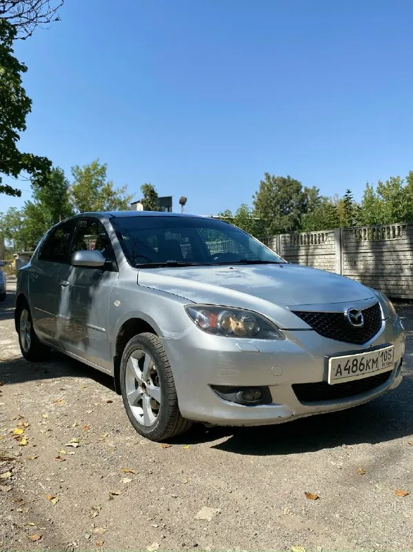 Продается mazda 3 bk 2004 г. в. автомобилем владела моя сестра с 2021 года. покупали в днр. автомобиль привезен из европы, сервисная книжка присутствует. по технике: двигатель работает ровно, не дымит и не троит. масло заливали idemitsu. коробка: 4х ступенчатый автомат, не пинает, переключается плавно. электрика вся работает, подогрев сидений работает. установлена магнитола андроид, из за этого и не работает бортовой компьютер (жк дисплей над магнитолой. штекер от дисплея подключается к родной магнитоле, которую я также отдаю с машиной. если захотите, можете подключить ее и жк дисплей заработает) кондиционер работает, фреон был заправлен 1000 км назад, так как меняли компрессор кондиционера (установлен новый) подвеску и ходовую перебирали. заменили все сайлентблоки, рычаги. при покупки авто, была лопнута задняя левая пружина. заменили задние пружины вместе с задней балкой, так как она была в плачевном состоянии. лично на днях заменил передние рулевые наконечники (2 шт), 📞 звоните: +7(949)3556970 - фотография - 2