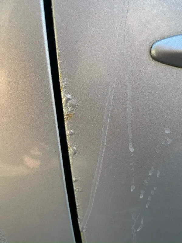 Продается mazda 3 bk 2004 г. в. автомобилем владела моя сестра с 2021 года. покупали в днр. автомобиль привезен из европы, сервисная книжка присутствует. по технике: двигатель работает ровно, не дымит и не троит. масло заливали idemitsu. коробка: 4х ступенчатый автомат, не пинает, переключается плавно. электрика вся работает, подогрев сидений работает. установлена магнитола андроид, из за этого и не работает бортовой компьютер (жк дисплей над магнитолой. штекер от дисплея подключается к родной магнитоле, которую я также отдаю с машиной. если захотите, можете подключить ее и жк дисплей заработает) кондиционер работает, фреон был заправлен 1000 км назад, так как меняли компрессор кондиционера (установлен новый) подвеску и ходовую перебирали. заменили все сайлентблоки, рычаги. при покупки авто, была лопнута задняя левая пружина. заменили задние пружины вместе с задней балкой, так как она была в плачевном состоянии. лично на днях заменил передние рулевые наконечники (2 шт), 📞 звоните: +7(949)3556970 - фотография - 9