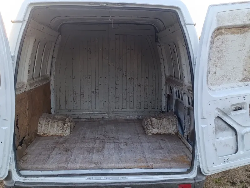 Продам газель, документы в порядке, стоит на учёте, кузов переварен, рама целая, двигатель 406 инжекторный, ходовка перебрана, резина как новая, электрика вся исправна, цена 580 тысяч, торг 79498264882 📞 звоните: +7(949)8264882 - фотография - 3