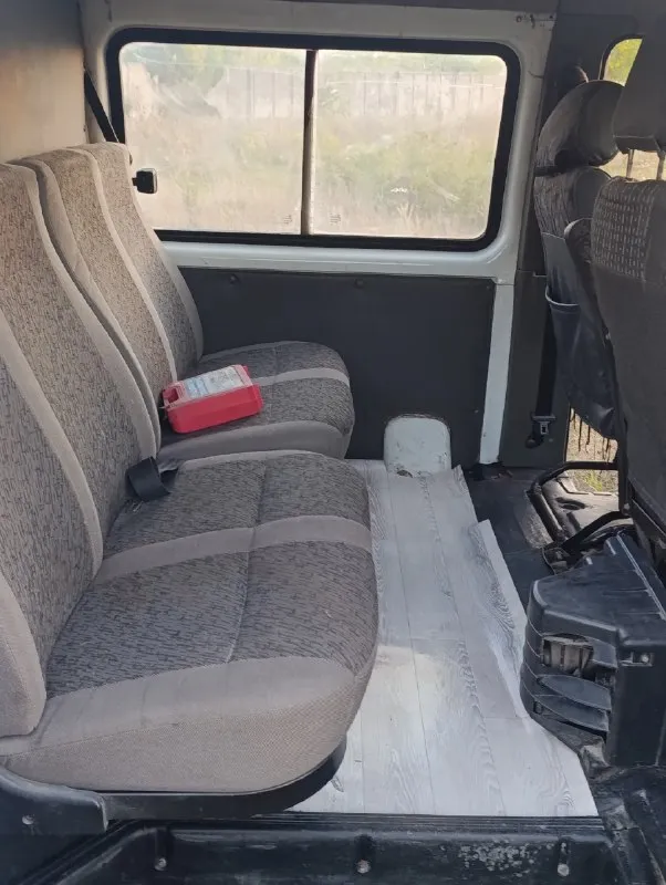 Продам газель, документы в порядке, стоит на учёте, кузов переварен, рама целая, двигатель 406 инжекторный, ходовка перебрана, резина как новая, электрика вся исправна, цена 580 тысяч, торг 79498264882 📞 звоните: +7(949)8264882 - фотография - 4