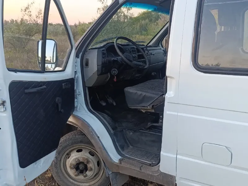 Продам газель, документы в порядке, стоит на учёте, кузов переварен, рама целая, двигатель 406 инжекторный, ходовка перебрана, резина как новая, электрика вся исправна, цена 580 тысяч, торг 79498264882 📞 звоните: +7(949)8264882 - фотография - 7