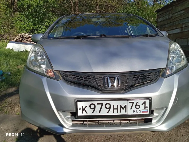 Продам honda fit 2012 год. пробег 81 000 км. правый руль. кпп вариатор. двигатель 1.3,100л. с.едет о... - фотография