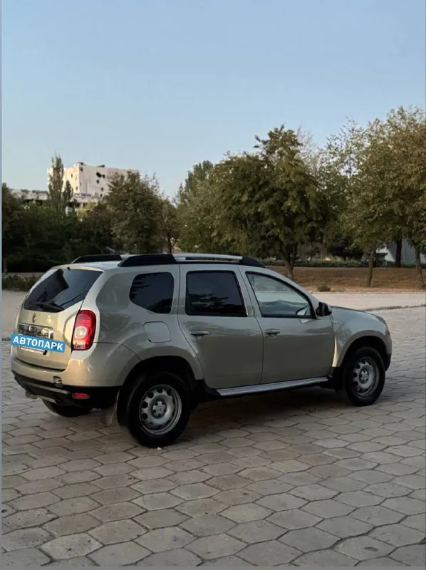 🇫🇷 renault duster 💰цена: 920 000р 🏢город: мариуполь 📅год выпуска: 2014 🧾пробег: 191 117 км. ⚙️двигатель: 1.6 ⛽топливо: бензин ⚙️кпп: механика 6-ст 4х4 📞 телефон: +7-949-727-41-51 +7-949-551-91-52 +7-989-263-55-56 💾 описание: - фотография - 4