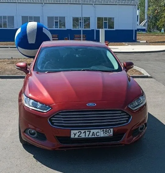 Продам ford fusion se 2014г. 1.5 turbo ecoboost 181 л. с. классический 6 ст. автомат айсин. пробег 163 000 км. на спедометре. цвет кузова maroon. я собственник. 1 владелец в рф по птс, владею 2.5 года, пригоняли с грузии под меня, юридически нет никаких ограничений, все чисто. кожаный черный салон в очень хорошем состоянии с электро регулировками сидений диски r18 на хорошей резине по кузову еть пару незначительных сколов и царапин фото прилагаю, на езду не влияет. авто обслужен и не нуждается во вложениях что по технике что по салону. цена 1🍋130 тыс. адекватная рынку. торг есть у капота автомобиля. по телефону торга нет. всем мира и добра. +79497999032 📞 звоните: +7(949)7999032 - фотография - 4