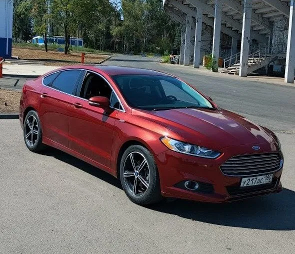 Продам ford fusion se 2014г. 1.5 turbo ecoboost 181 л. с. классический 6 ст. автомат айсин. пробег 163 000 км. на спедометре. цвет кузова maroon. я собственник. 1 владелец в рф по птс, владею 2.5 года, пригоняли с грузии под меня, юридически нет никаких ограничений, все чисто. кожаный черный салон в очень хорошем состоянии с электро регулировками сидений диски r18 на хорошей резине по кузову еть пару незначительных сколов и царапин фото прилагаю, на езду не влияет. авто обслужен и не нуждается во вложениях что по технике что по салону. цена 1🍋130 тыс. адекватная рынку. торг есть у капота автомобиля. по телефону торга нет. всем мира и добра. +79497999032 📞 звоните: +7(949)7999032 - фотография - 5