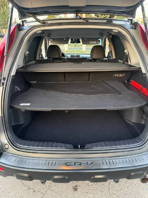 Honda crv - 2009 год, покупался авто в 2010 году на официальном дилере, объём двигателя 2.4, 205 тысяч км пробег родной! самая полная комплектация с порогами, слепыми зонами, проекция, подогревами и много чего другого для комфортной езды, два комплекта зима лето диски с резиной, автомобиль в идеальном состоянии, я собственник, машина в семье 10 лет. комплект ключей, история обслуживания, для более подробной информации звонить +79495180296 цена 1🍋380 или обмен 📲 tg:. ... 📞 звоните: +7(949)5180296 - фотография - 10