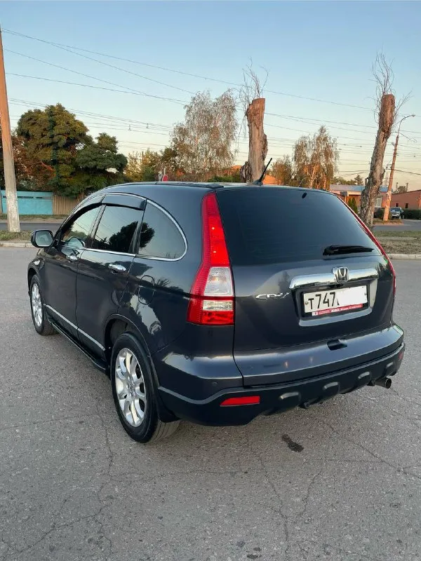 Honda crv - 2009 год, покупался авто в 2010 году на официальном дилере, объём двигателя 2.4, 205 тысяч км пробег родной! самая полная комплектация с порогами, слепыми зонами, проекция, подогревами и много чего другого для комфортной езды, два комплекта зима лето диски с резиной, автомобиль в идеальном состоянии, я собственник, машина в семье 10 лет. комплект ключей, история обслуживания, для более подробной информации звонить +79495180296 цена 1🍋380 или обмен 📲 tg:. ... 📞 звоните: +7(949)5180296 - фотография - 3