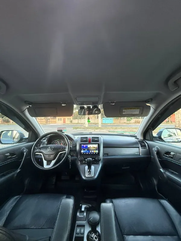 Honda crv - 2009 год, покупался авто в 2010 году на официальном дилере, объём двигателя 2.4, 205 тысяч км пробег родной! самая полная комплектация с порогами, слепыми зонами, проекция, подогревами и много чего другого для комфортной езды, два комплекта зима лето диски с резиной, автомобиль в идеальном состоянии, я собственник, машина в семье 10 лет. комплект ключей, история обслуживания, для более подробной информации звонить +79495180296 цена 1🍋380 или обмен 📲 tg:. ... 📞 звоните: +7(949)5180296 - фотография - 6