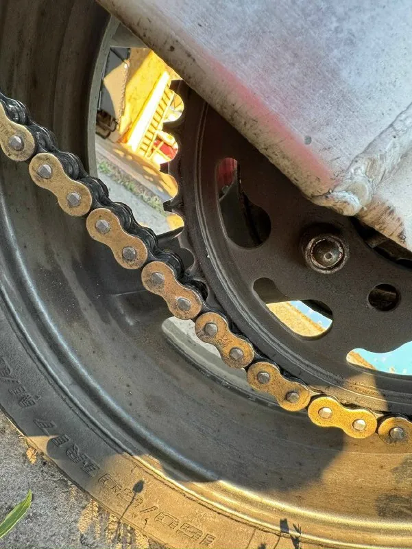 Honda cb 400 boldor 2007 года пробег 34000 объем 399 л. с 53 разгон до 100км/ч 5 сек купил 1 апреля)) в москве. заменил масла, фильтра, едет без всяких нареканий, все работает без исключений, расходники на следующей сезон хватит железно. в отличном состоянии для своих лет цена 390000 документы в порядке, продаю по дкп. осмотр г. торез +79497021894 📞 звоните: +7(949)7021894 - фотография - 3