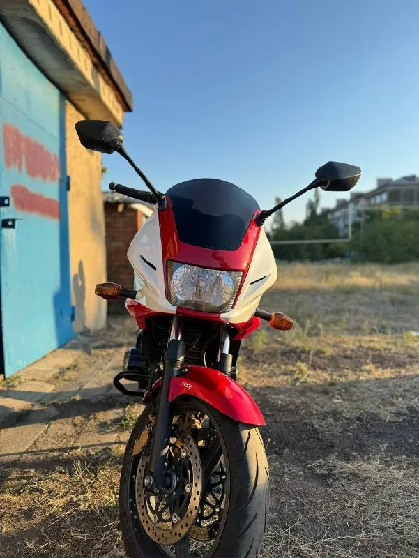 Honda cb 400 boldor 2007 года пробег 34000 объем 399 л. с 53 разгон до 100км/ч 5 сек купил 1 апреля)) в москве. заменил масла, фильтра, едет без всяких нареканий, все работает без исключений, расходники на следующей сезон хватит железно. в отличном состоянии для своих лет цена 390000 документы в порядке, продаю по дкп. осмотр г. торез +79497021894 📞 звоните: +7(949)7021894 - фотография - 7