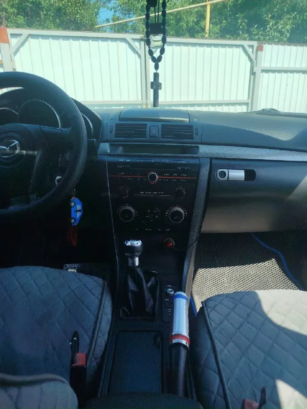 Продам mazda 3 вк,2004 года. мотор 2.0 на механике. салон не затерт, стеклоподъёмники, люк, обогрев зеркал, кондёр холодит, печка греет, два ключа и два брелка, я хозяин полное переоформление. машина в макеевке, вопросы в личку или по номеру+79493680595 цена 550т. 📞 звоните: +7(949)3680595 - фотография - 6