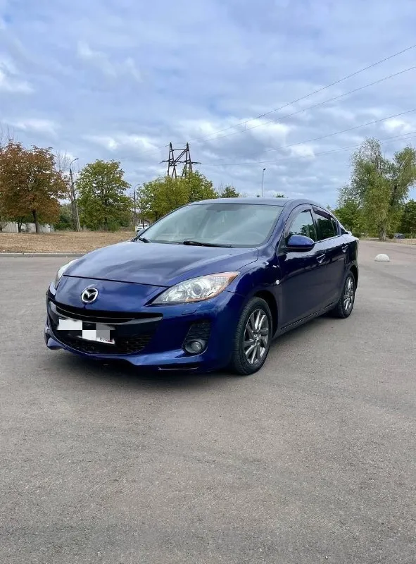 В продаже чистокровный японец mazda 3 2012г. в. цена765тыс ₽. торг в красивом цвете синий металлик!кузов в отличном состоянии!гнили, жуков, вздутий краски нет!!надёжный цепной двигатель 1,6л бензин и автоматическая коробка передач работают идеально!пробег 186 тыс км. в автомобиле есть всё для комфортной езды! кондиционер, подушки безопасности,4электро стеклоподъёмника и регулировка зеркал, подогревы сидений, усилитель руля, абс, корректор фар, линзованная оптика, складывание зеркал, обогрев заднего стекла! центральный замок, два ключа, сервисные книги, резина “nokian”на литых дисках, новый акб «mutlu”и др. чистый, не затёртый салон и пластик. дно, пороги, стаканы, лонжероны, место под запаску, низа дверей, проёмы всё в отличном состоянии без каких либо замазываний и прочей ерунды!вин номер и номер двигателя заводские и хорошо читаемые!авто смотрится просто 🔥 призжайте-понравится!договоримся! цена765тыс ₽. торг. обмен не интересует!краснодон. если нет связи телеграмм на этом номере! подробнее 📞 звоните: +7(959)2238800 - фотография - 2