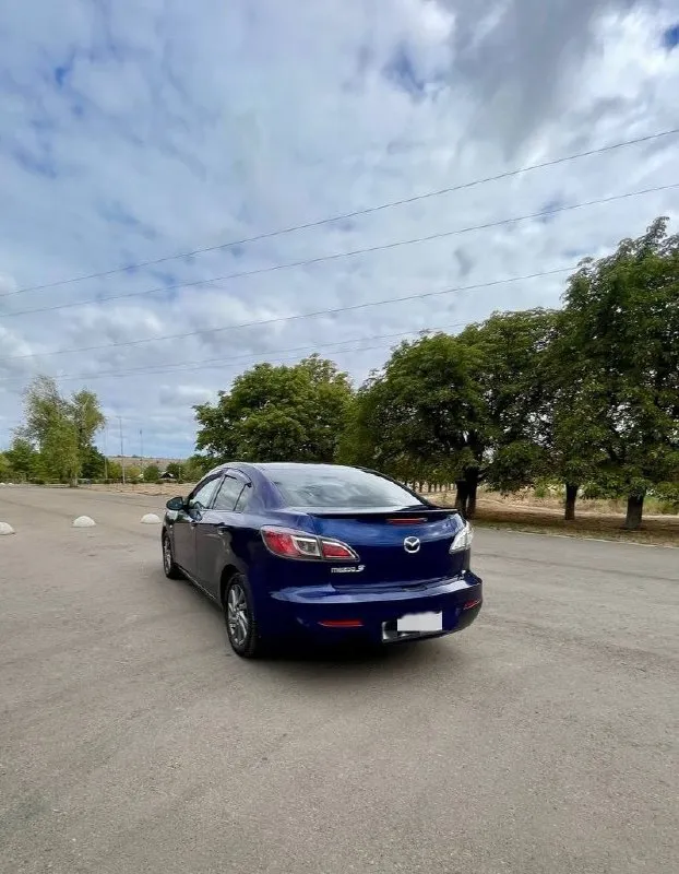 В продаже чистокровный японец mazda 3 2012г. в. цена765тыс ₽. торг в красивом цвете синий металлик!кузов в отличном состоянии!гнили, жуков, вздутий краски нет!!надёжный цепной двигатель 1,6л бензин и автоматическая коробка передач работают идеально!пробег 186 тыс км. в автомобиле есть всё для комфортной езды! кондиционер, подушки безопасности,4электро стеклоподъёмника и регулировка зеркал, подогревы сидений, усилитель руля, абс, корректор фар, линзованная оптика, складывание зеркал, обогрев заднего стекла! центральный замок, два ключа, сервисные книги, резина “nokian”на литых дисках, новый акб «mutlu”и др. чистый, не затёртый салон и пластик. дно, пороги, стаканы, лонжероны, место под запаску, низа дверей, проёмы всё в отличном состоянии без каких либо замазываний и прочей ерунды!вин номер и номер двигателя заводские и хорошо читаемые!авто смотрится просто 🔥 призжайте-понравится!договоримся! цена765тыс ₽. торг. обмен не интересует!краснодон. если нет связи телеграмм на этом номере! подробнее 📞 звоните: +7(959)2238800 - фотография - 6