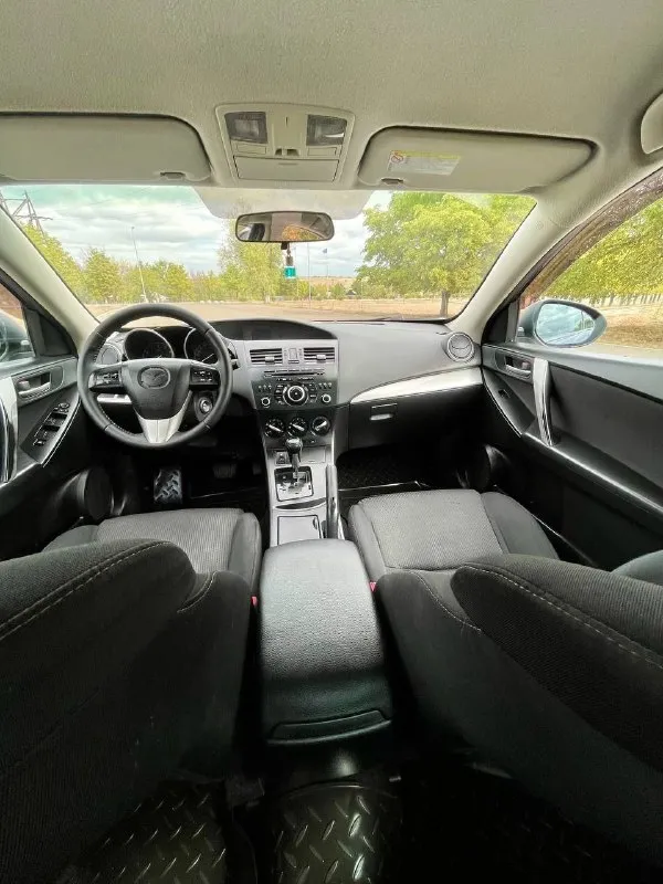 В продаже чистокровный японец mazda 3 2012г. в. цена765тыс ₽. торг в красивом цвете синий металлик!кузов в отличном состоянии!гнили, жуков, вздутий краски нет!!надёжный цепной двигатель 1,6л бензин и автоматическая коробка передач работают идеально!пробег 186 тыс км. в автомобиле есть всё для комфортной езды! кондиционер, подушки безопасности,4электро стеклоподъёмника и регулировка зеркал, подогревы сидений, усилитель руля, абс, корректор фар, линзованная оптика, складывание зеркал, обогрев заднего стекла! центральный замок, два ключа, сервисные книги, резина “nokian”на литых дисках, новый акб «mutlu”и др. чистый, не затёртый салон и пластик. дно, пороги, стаканы, лонжероны, место под запаску, низа дверей, проёмы всё в отличном состоянии без каких либо замазываний и прочей ерунды!вин номер и номер двигателя заводские и хорошо читаемые!авто смотрится просто 🔥 призжайте-понравится!договоримся! цена765тыс ₽. торг. обмен не интересует!краснодон. если нет связи телеграмм на этом номере! подробнее 📞 звоните: +7(959)2238800 - фотография - 8