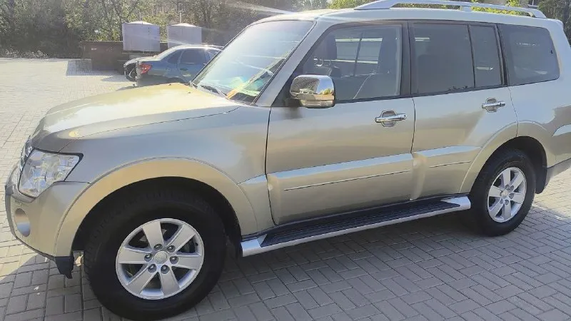 Mitsubishi pajero wagon 2008 года выпуска, 3,0 бензин, 178 л. с. , гбо, фаркоп (вписаны в техпаспорт), один хозяин, покупалась новой в автосалоне, 217 000 км пробега, камера заднего вида. зимняя резина в подарок. находится в г. донецк. 2.000.000 р. торг у капота. +79496306181. 📞 звоните: +7(949)6306181 - фотография - 2