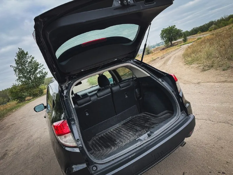 Продается отличный автомобиль марки honda hr-v 2019 года в комплектации ex-l. машину пригнали в 2023 году, на территории рф являюсь первым владельцем. обслуживание проходил своевременно по техническому регламенту. мотор 1,8 атмосферник, в отличном состоянии, работает ровно. пробег 110 000 км (оригинальный), коробка автомат, работает идеально. ходовая без нареканий. кожаный салон. бережная эксплуатация. расход топлива по городу 8-9 литров. заводские целые стекла. целые подушки безопасности. два комплекта ключей! honda hr-v - надежный не прихотливый автомобиль, полностью обслужен, не требует никаких вложений. в комплекте резина r17 зима и лето. также имеются камеры заднего вида и слепой зоны, установлен регистратор. бесключевой доступ и кнопка старт-стоп. являюсь собственником, документы в полном порядке, переоформление без проблем. цена: 2 150 000 рублей, торг у капота. собственник +79493322520 - г. макеевка 📞 звоните: +7(949)3322520 - фотография - 8