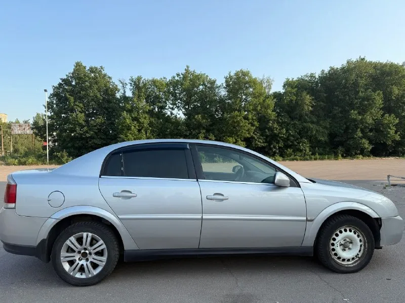 Продам опель вектра с 2005 года, пробег 235 000 тысяч, объем 3,2 газ/бензин. машина в хорошем состоянии, чек не горит, двигатель работает ровно. стоит новое газовое оборудование с начала 2025 года, продажа на новой летней резине r 16. с документами все впорядки. в конце 2024 года была призведена замена ходовки в круг, включая амортизаторы, стойки, усиленные пружины. масло и фильтра менялись каждые 7000 т. стоит магнитофон teyes, камера заднего вида. машина в дтп не участвовала. цена 510 торг. номер для связи +79493496760 - фотография - 4