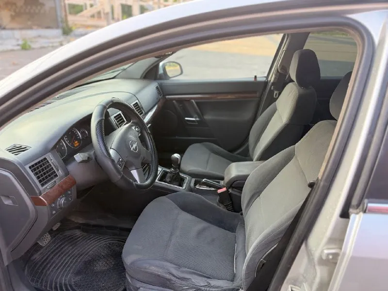 Продам опель вектра с 2005 года, пробег 235 000 тысяч, объем 3,2 газ/бензин. машина в хорошем состоянии, чек не горит, двигатель работает ровно. стоит новое газовое оборудование с начала 2025 года, продажа на новой летней резине r 16. с документами все впорядки. в конце 2024 года была призведена замена ходовки в круг, включая амортизаторы, стойки, усиленные пружины. масло и фильтра менялись каждые 7000 т. стоит магнитофон teyes, камера заднего вида. машина в дтп не участвовала. цена 510 торг. номер для связи +79493496760 - фотография - 6