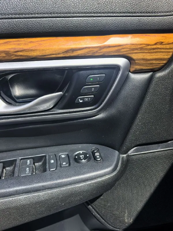 Honda cr-v 2021г рестайлинг ✅ машина в идеальном состоянии, любые проверки ✅пробег 60 000 км ✅ 2hkrw1h85mh428998 ✅ двигатель 1.5 бензин турбо ✅ коробка -вариатор автомобиль полностью обслужен цвет серый. 190 л. с расход: город 8л по трассе 6 л. максимальная комплектация очень динамичный автомобиль 2 ключа, apple car play/ android avto не одна деталь не крашена стекла все оригинальные безопасность вся целая интерьер темный натуральная кожа люк комфорт автозапуск двигателя круиз-контроль управление мультимедиа с руля, электропривод багажника, русифицирована. обогрев сидений лобового стекла зеркал климат контроль машина приехала из сша в августе 2024 г готова к переоформлению 2 машина в семье цена : 2 890 000 разумный торг +7 949 628 17 60 - фотография - 8