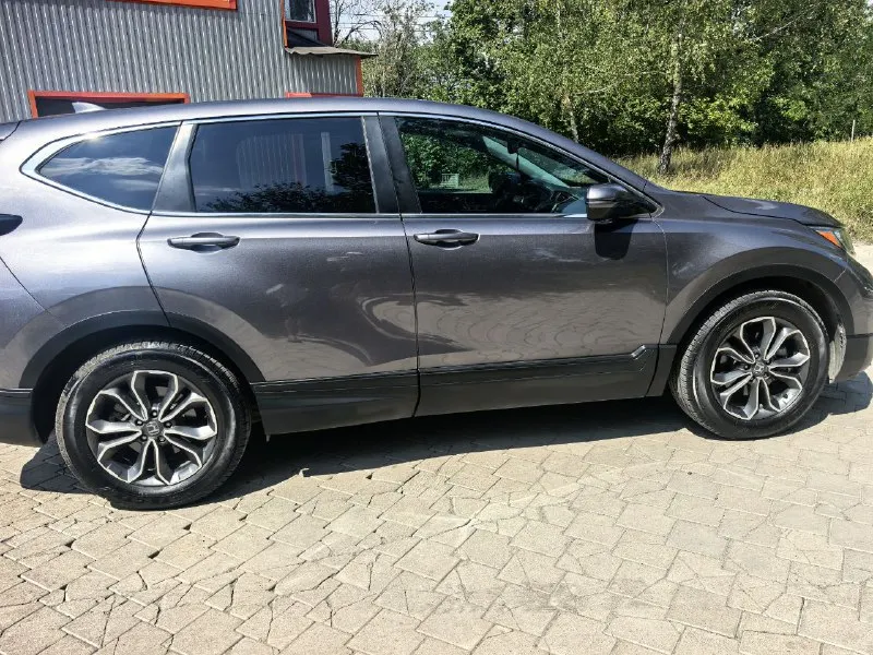 Honda cr-v 2021г рестайлинг ✅ машина в идеальном состоянии, любые проверки ✅пробег 60 000 км ✅ 2hkrw1h85mh428998 ✅ двигатель 1.5 бензин турбо ✅ коробка -вариатор автомобиль полностью обслужен цвет серый. 190 л. с расход: город 8л по трассе 6 л. максимальная комплектация очень динамичный автомобиль 2 ключа, apple car play/ android avto не одна деталь не крашена стекла все оригинальные безопасность вся целая интерьер темный натуральная кожа люк комфорт автозапуск двигателя круиз-контроль управление мультимедиа с руля, электропривод багажника, русифицирована. обогрев сидений лобового стекла зеркал климат контроль машина приехала из сша в августе 2024 г готова к переоформлению 2 машина в семье цена : 2 890 000 разумный торг +7 949 628 17 60 - фотография - 9
